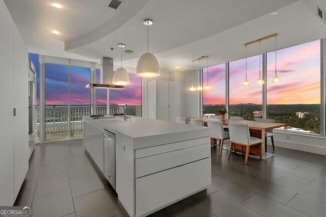 Photo - 3338 Peachtree Rd NE Unidad 3501