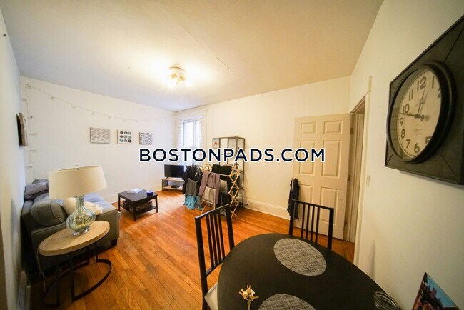 Building Photo - 34 Dwight St Rental