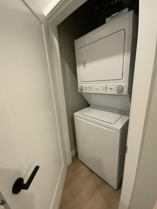 Photo - 967 Whirlaway Cres