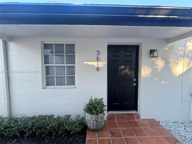 Building Photo - 3616 SW 17th St Unit 3616