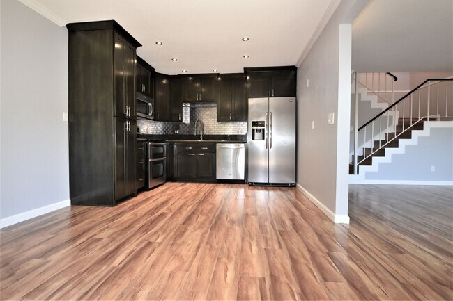 Photo - 5030 Greenberry Dr Condo