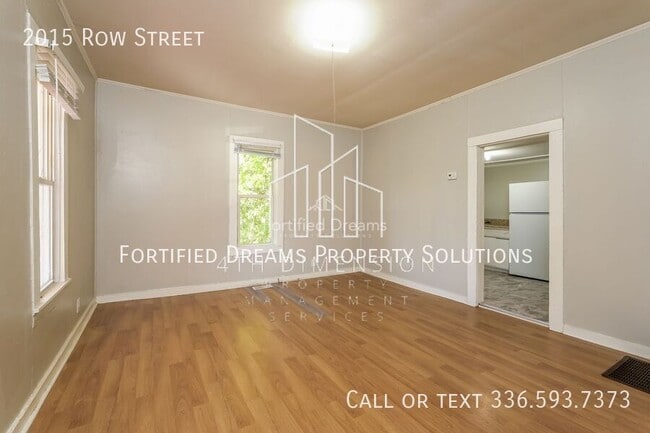 Photo - 2015 Row St