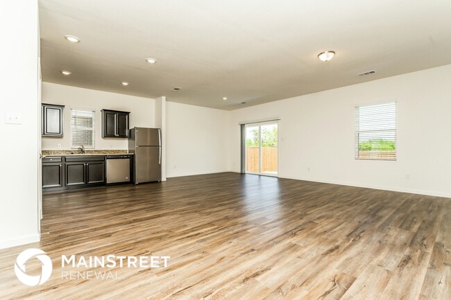 Photo - 436 Canoe Way