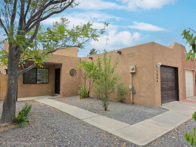 1504 Escondida Ct