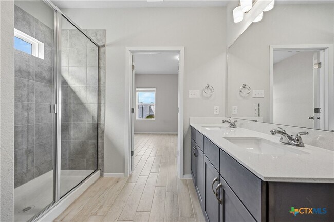 Photo - 251 Chesterfield Dr