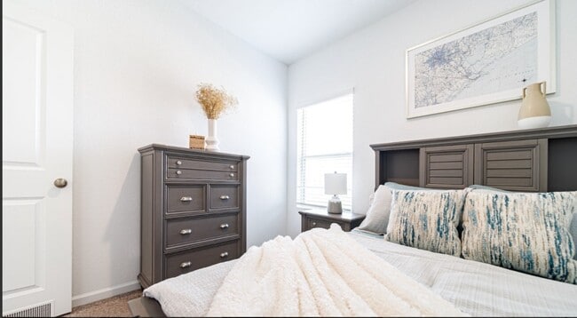 Building Photo - 9730 Kilkenny St