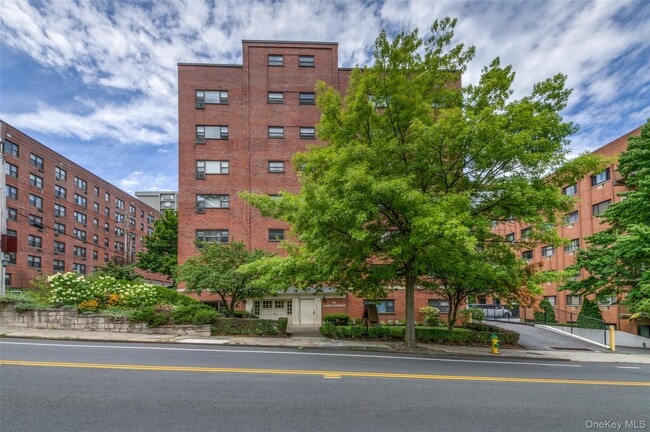 Building Photo - 15 Lake St Unit 5-D Rental