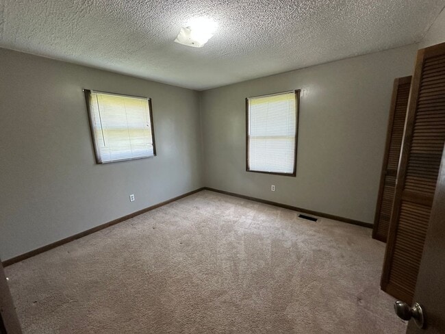 Photo - Charming 3 bedroom 2 bathroom home