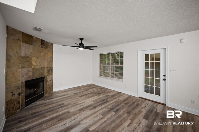 Photo - 101 Davison Loop