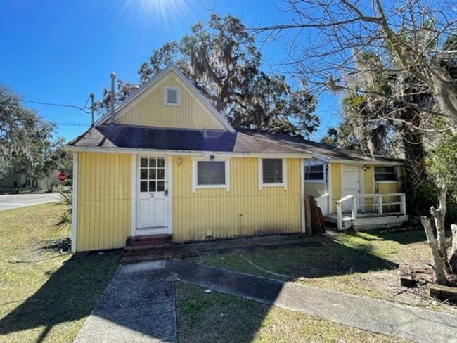 Building Photo - Large One Bedroom In Duck Pond Available in August!!!!