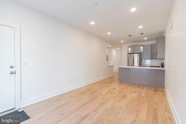 Photo - 2412 Master St