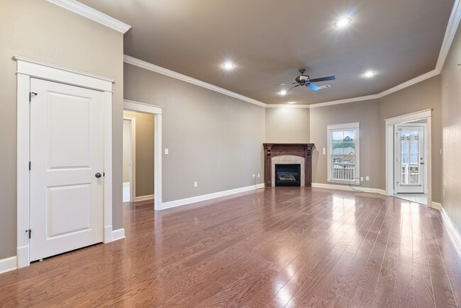 Photo - 1300 Edge Valley Dr N