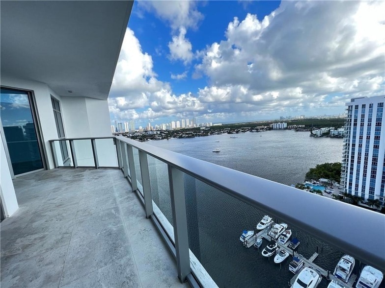 Photo - 17301 Biscayne Blvd