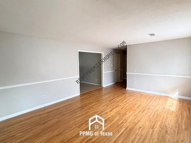 Photo - 1000 Lessel Dr