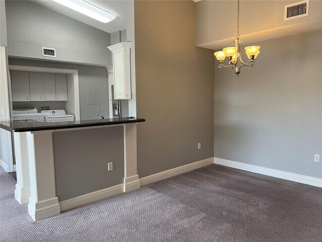 6928 SW 39th St Unit A303
