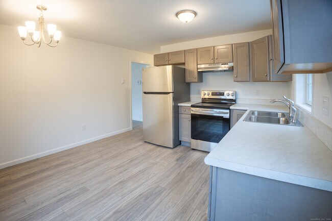 Photo - 154 Grove Ave Unidad B