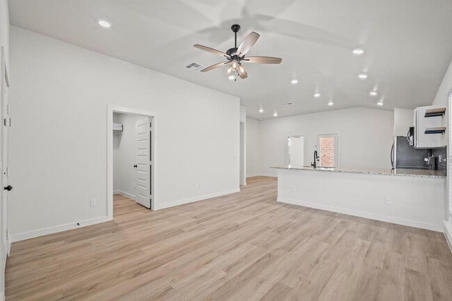 Photo - 2013 Cottonwood Ave