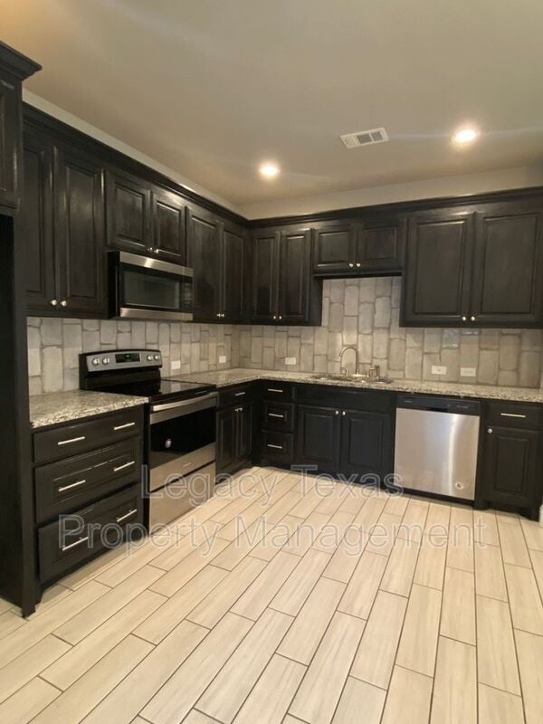 Photo - 301 E Willingham St