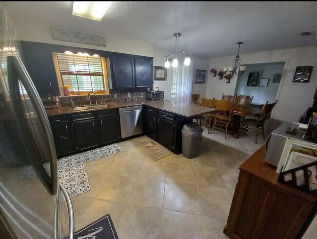 Photo - 878 W Hawthorne Rd