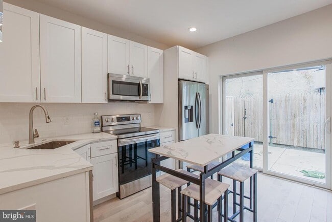 Building Photo - 2146 N Fairhill St