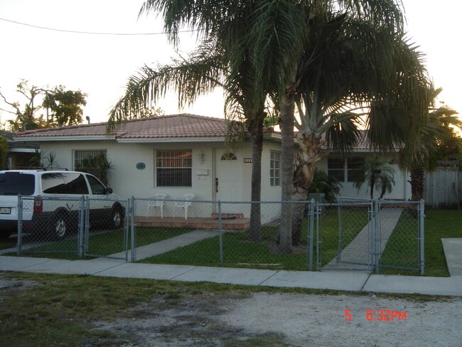 Building Photo - 1112 SW 78th Ct Unit 1112 SW 78 Ct