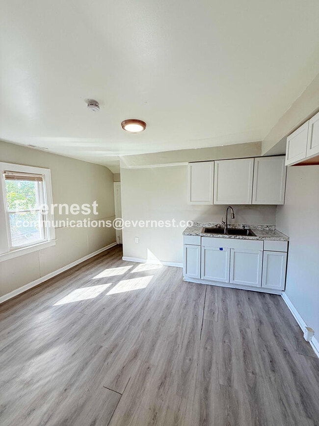 Photo - 5513 Somerset Ave