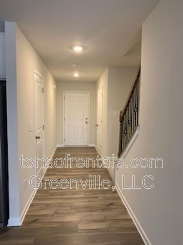 Photo - 413 Mopar Ln