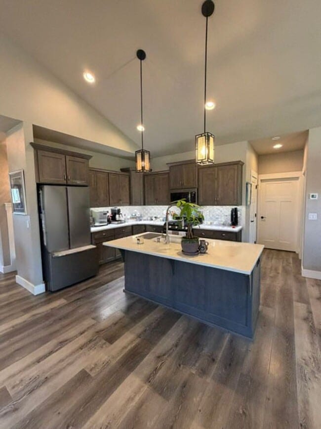 Photo - Gorgeous Silverbrook Home
