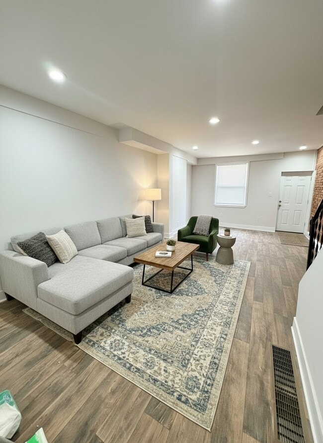 Building Photo - 2814 Helen St