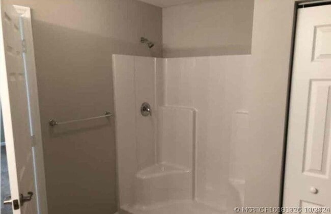 Photo - 368 SW Tulip Blvd