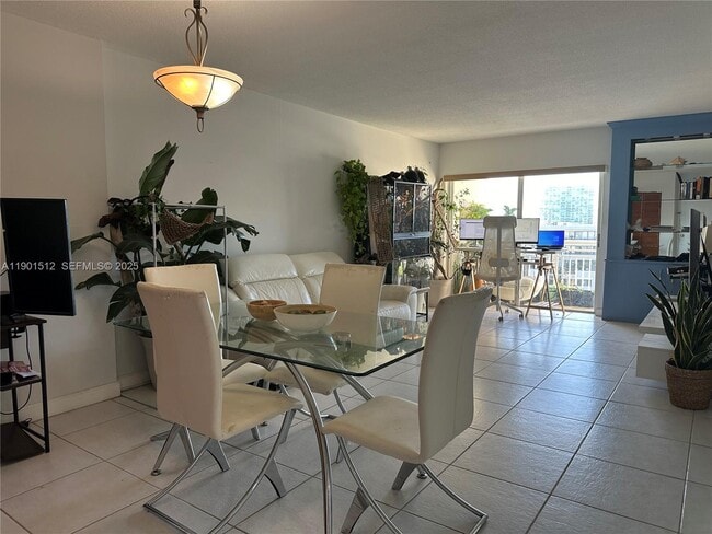 Building Photo - 400 Kings Point Dr Unit 726