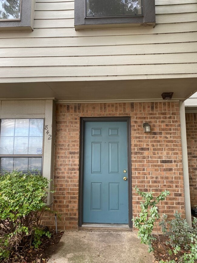 Building Photo - 2 bedroom condo by UNT