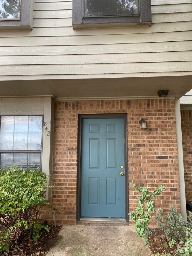 Building Photo - 2 bedroom condo by UNT