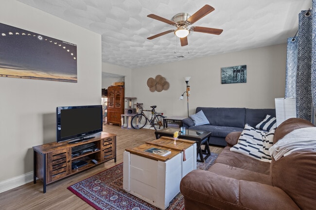 Photo - 27B Asselin St