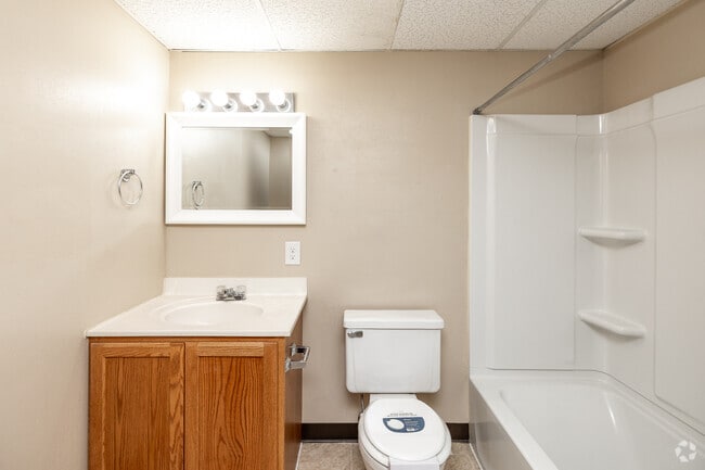2BR, 1BA - 954SF - Bathroom`