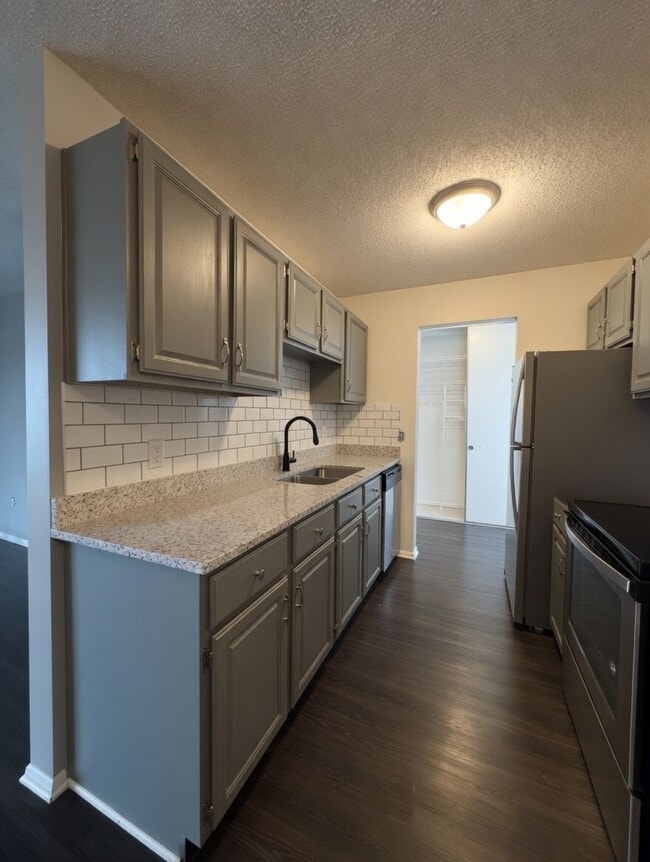 Photo - Freshly Updated, Stylish 2 bed 2 bath Condo in Bloomington Unit 202