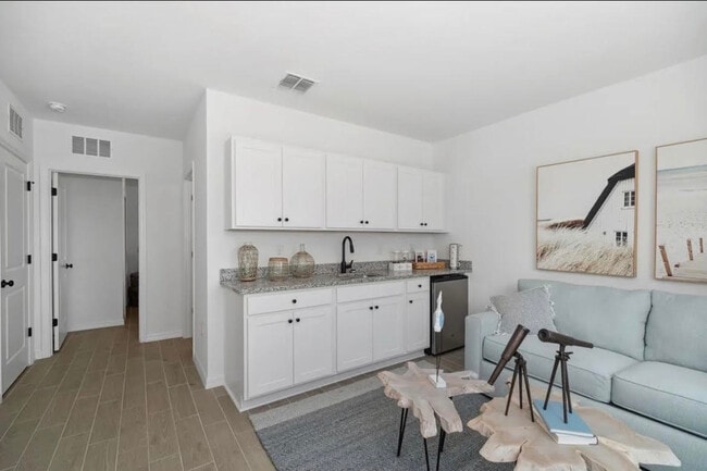 Building Photo - 590 Dream Ave SE