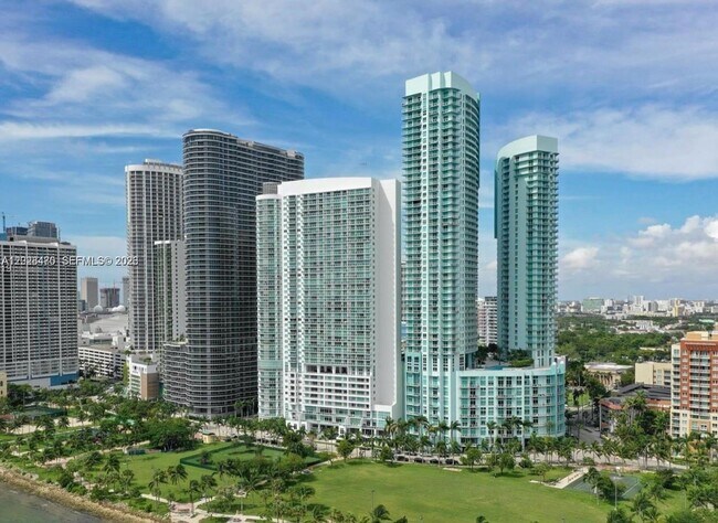 Building Photo - 1900 N Bayshore Dr Unit 2415