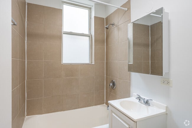 1BR, 1BA - 500SF - Bathroom