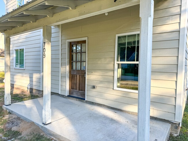 Photo - 428 Winston St