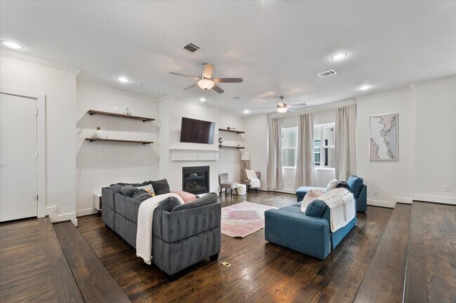 Photo - 1333 W 22nd St