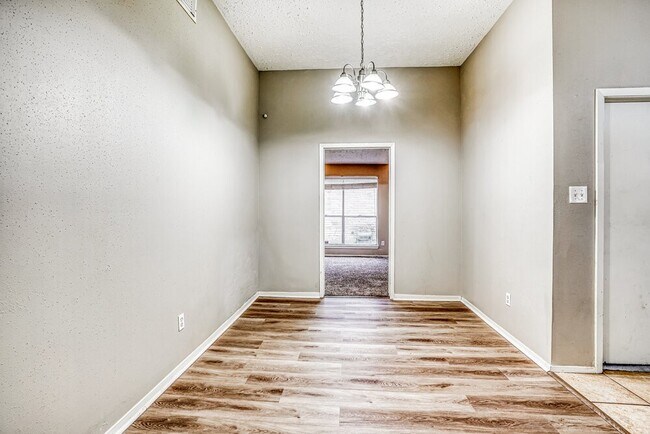 Photo - 7010 Foxmont Ln