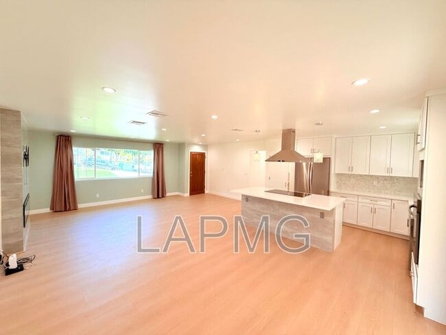 Photo - 10839 Fellows Ave