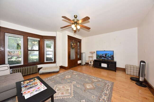 Photo - Maryland Lower near UWM Unidad 2906 N. Maryland Ave.