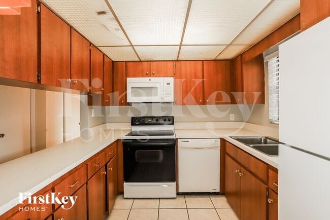 Photo - 5860 Cedar St NE