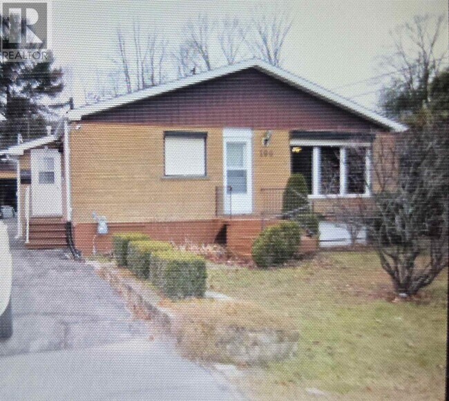 Photo - 190 Axmith Ave