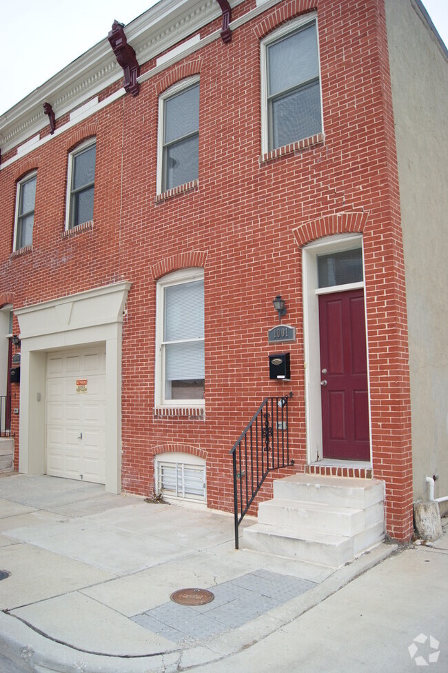 Building Photo - 3BR/1.5BA Beautiful Townhome in East Monum...