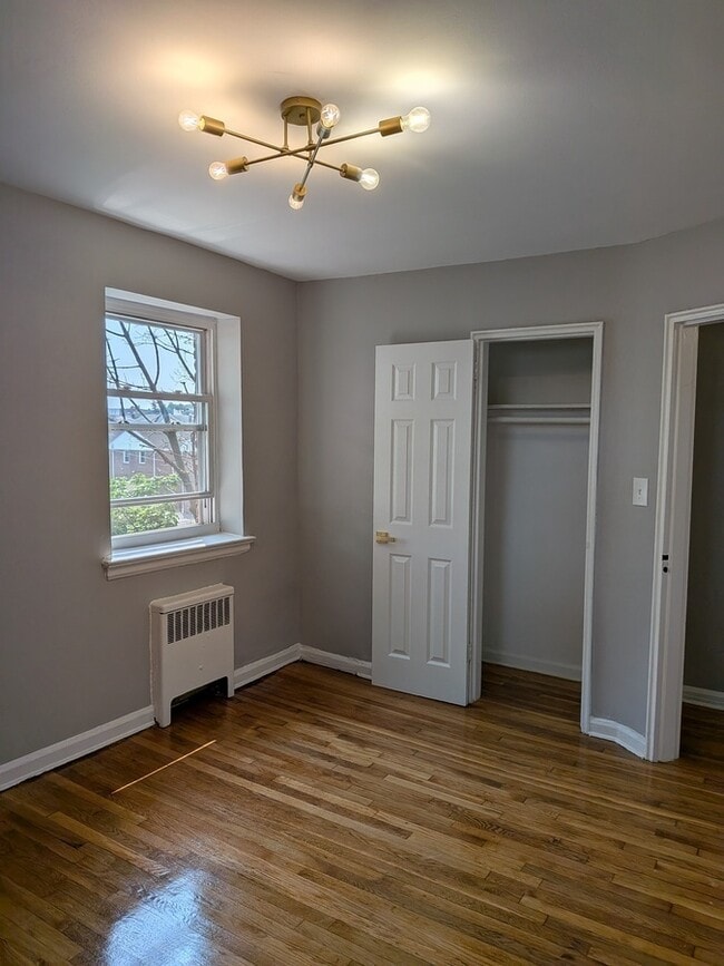 Building Photo - 1282 Clinton Ave Unit 3D