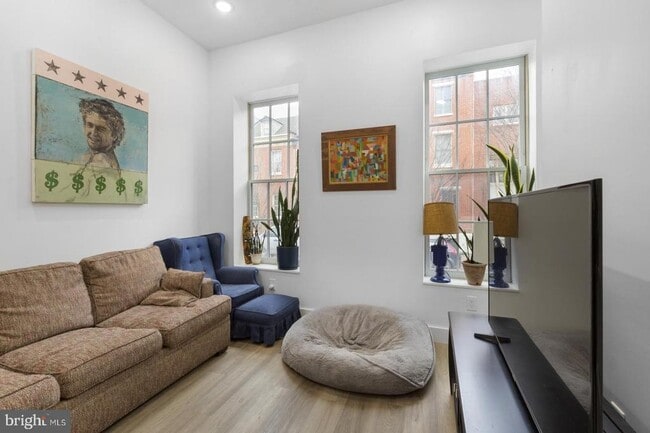 Photo - 212 Catharine St Unit 1