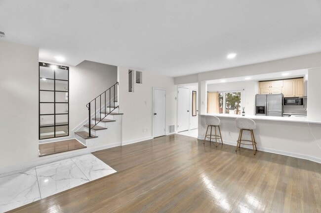 Photo - 12 Coats Bridge Pl